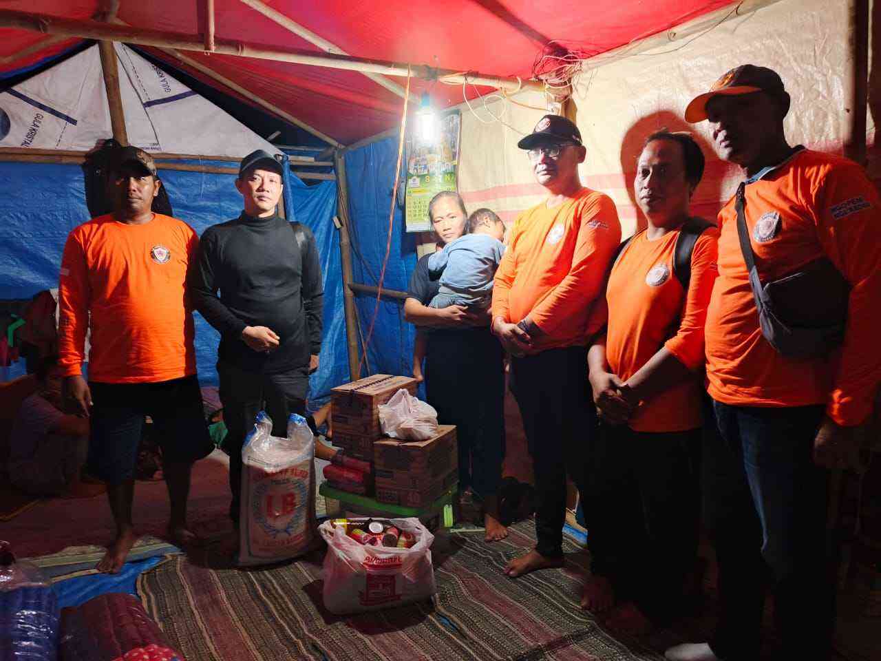 Juariyah Mendapatkan Bantuan dari Pemerintah setelah Kisahnya Viral Tinggal di Bawah Atap Terpal