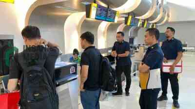  Kantor Imigrasi Kelas II Non TPI Kediri Pulangkan Paksa 2 WNA Asal Tiongkok, karena Langgar Ijin Tinggal