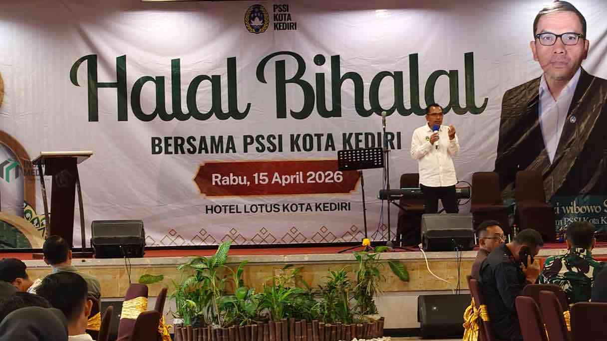 PSSI Kota Kediri Bidik Emas Porprov, Genjot Kompetisi dan Pembinaan Ketua PSSI Kota Kediri Tomi Ari Wibowo saat Memberikan Sambutan dalam Halal Hihalal PSSI Kota Kediri