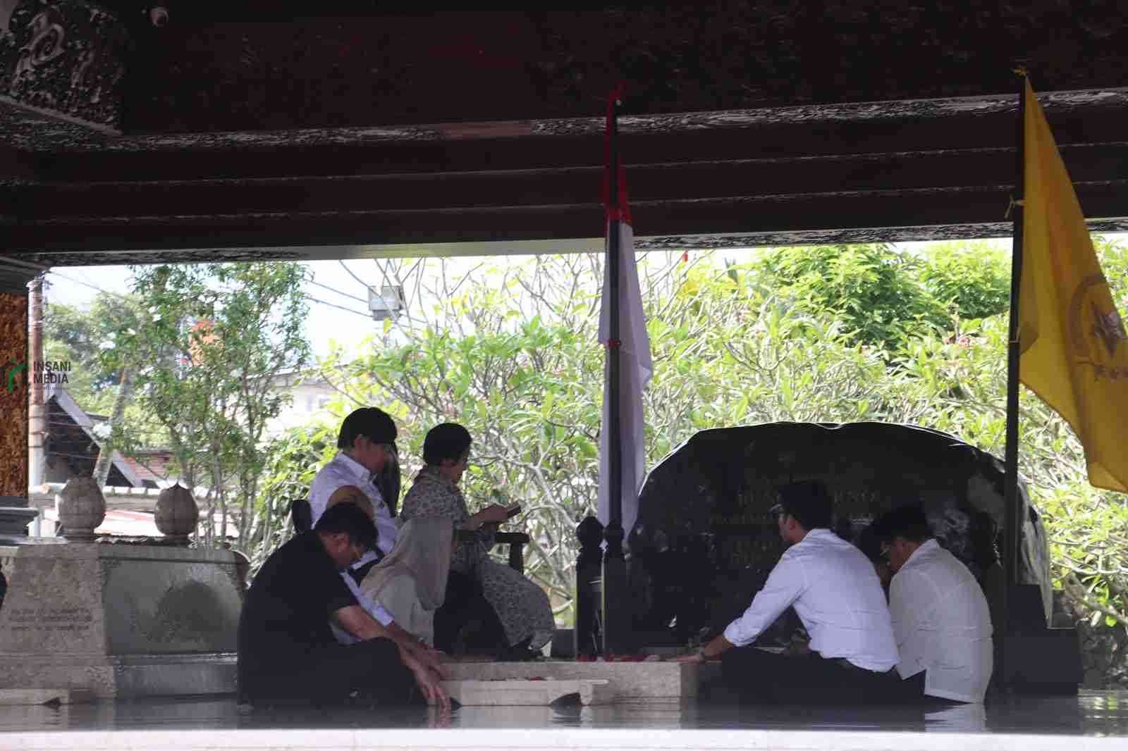 Megawati Soekarno Putri saat Berziarah di Makam Bung Karno