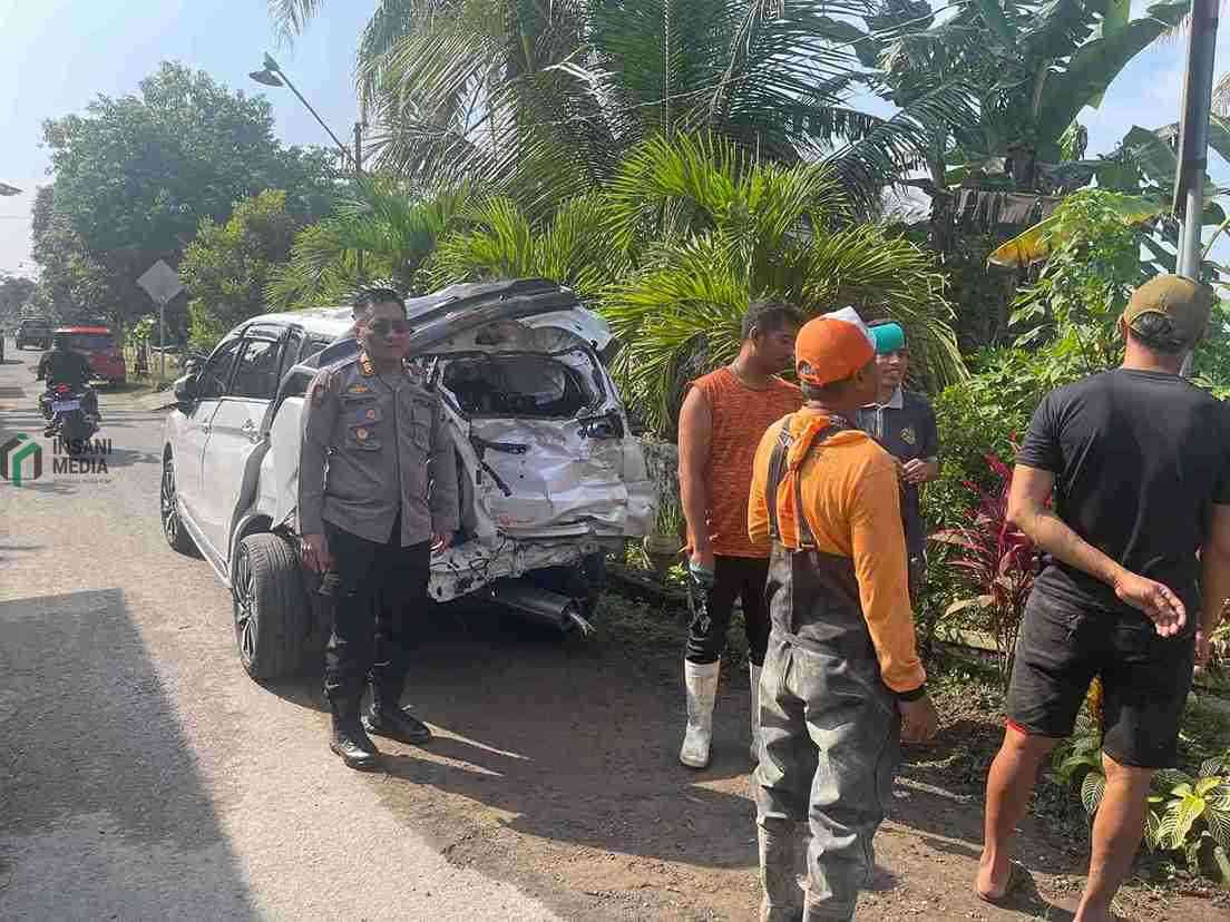 Minibus Tertabrak KA Majapahit di Wlingi, Dua Orang Luka Minibus Ringsek Tertabrak Kereta di Kecamatan Wlingi Kabupaten Blitar