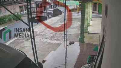 Mobil Terduga Pelaku Penipuan saat Berhenti di Salah Satu Mushola di Desa Minggirsari Kecamatan Kanigoro Kabupaten Blitar