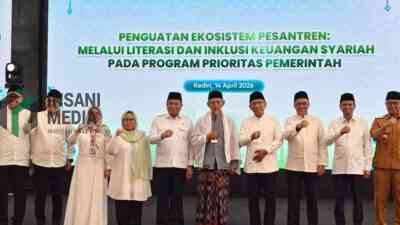 OJK Dorong Kemandirian Pesantren Kediri Lewat Literasi Syariah dan Program MBG