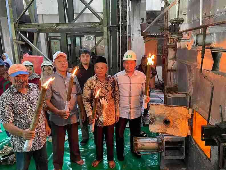 PG Ngadiredjo Menyambut Musim Giling Tebu dengan Cethik Geni