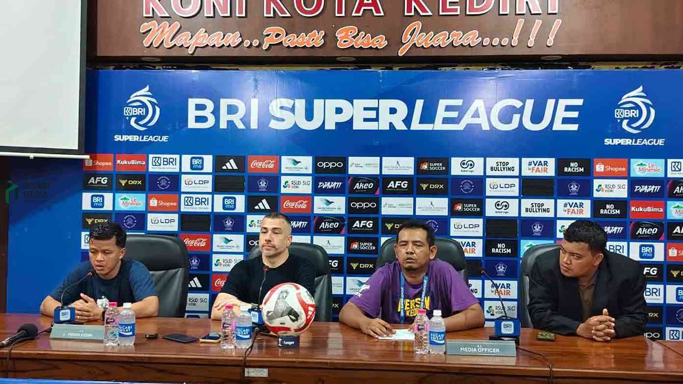 Pelatih Persik Kediri Marcos Reina Torres dan Pemain Persik Kediri Bayu Otto