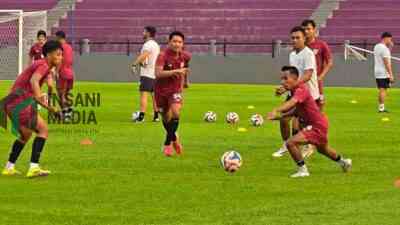 Pemain Borneo FC saat Mencoba Lapangan Stadion Brawijaya Kota Kediri