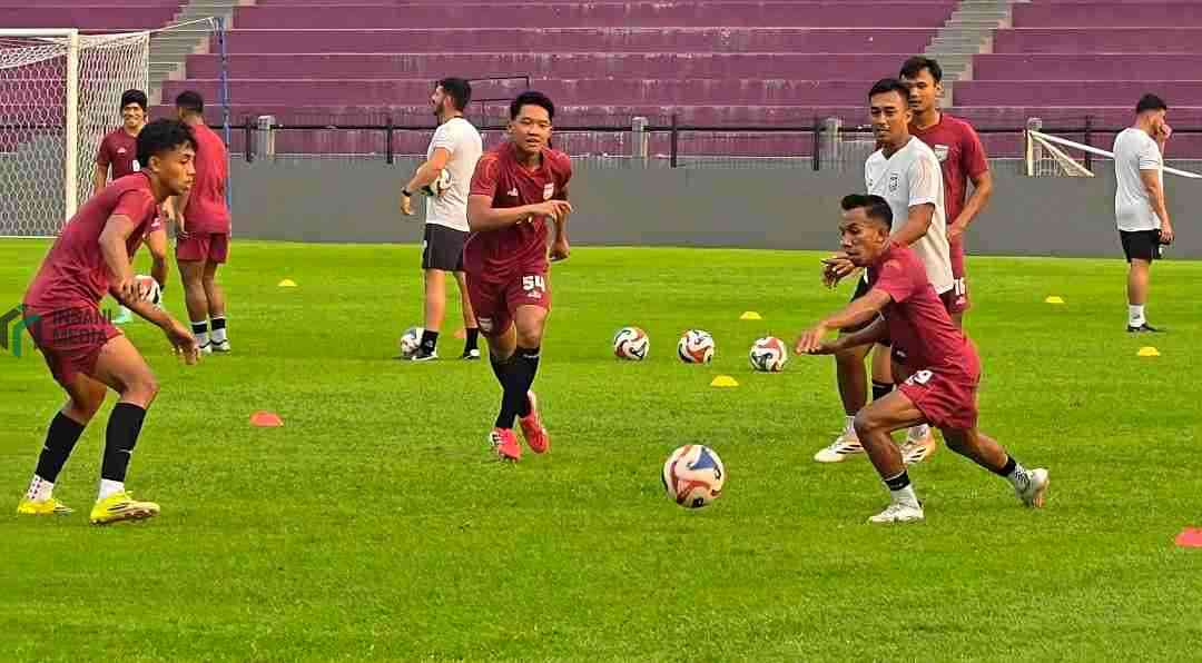 Pemain Borneo FC saat Mencoba Lapangan Stadion Brawijaya Kota Kediri