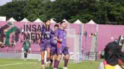 Pemain Persik Kediri Jon Toral dkk Merayakan Golnya ke Gawang Persita Tanggerang di Stadion Brawijaya Kota Kediri