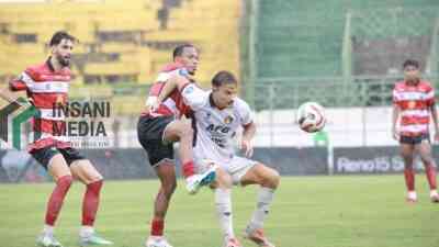 Pemain Persik Kediri harus Menelan Kekalahan saat Melawan Pemain Madura United di Gelora Bangkalan
