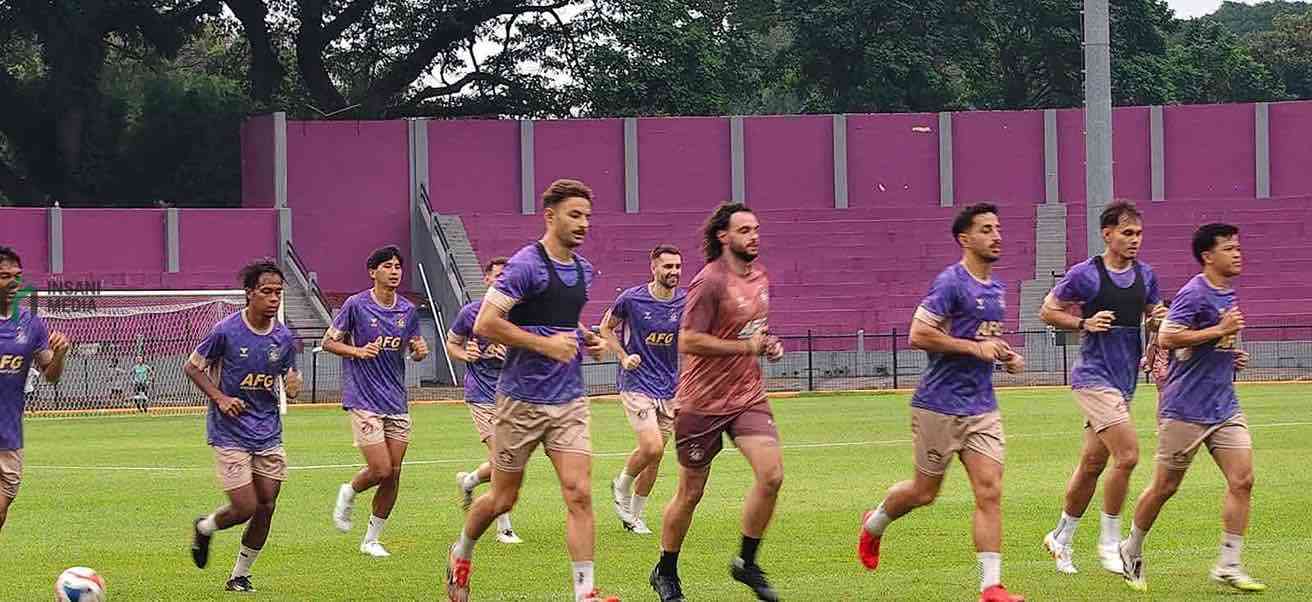 Pemain Persik saat Berlatih di Stadion Brawijaya Kediri