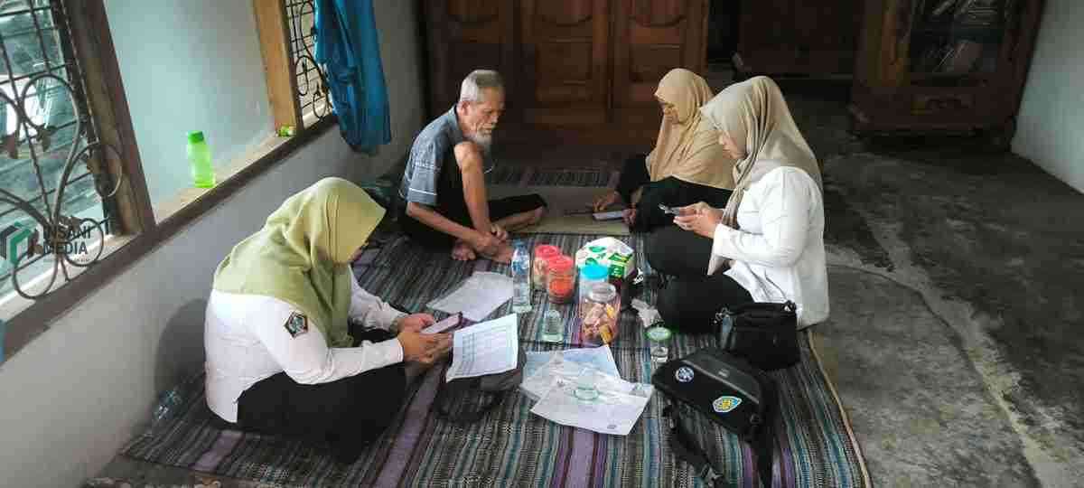 Pemkab Blitar Lakukan Verifikasi Data PBI JKN Secara Door to Door Pendataan Penerima PBI JKN Door to Door di Kabupaten Blitar