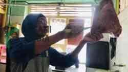 Harga Daging Naik, Pembeli di Pasar Kota Blitar Menurun