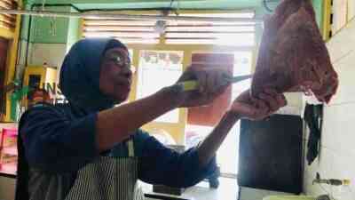 Harga Daging Naik, Pembeli di Pasar Kota Blitar Menurun