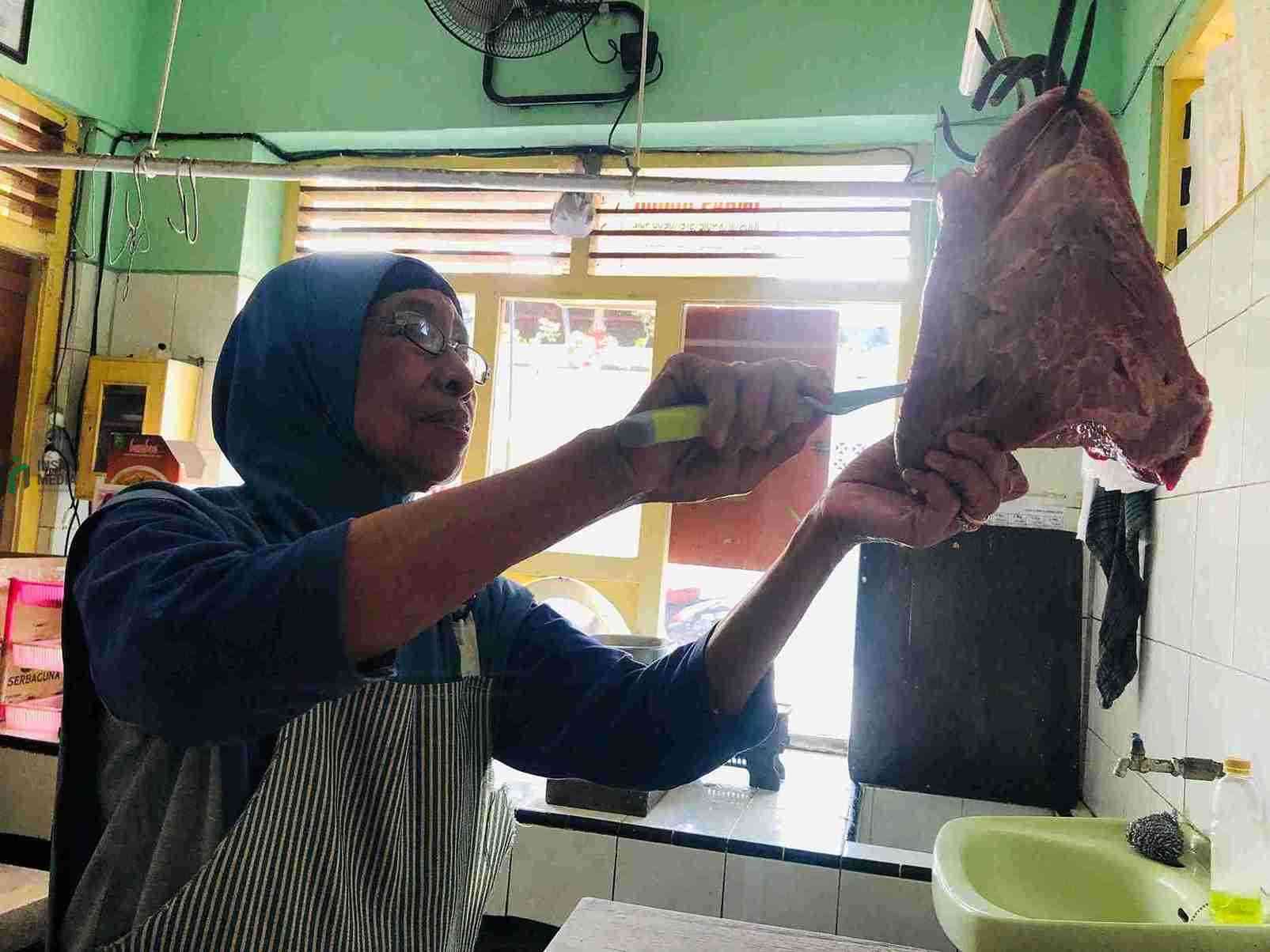 Penjual Daging di Pasar Templek Kota Blitar