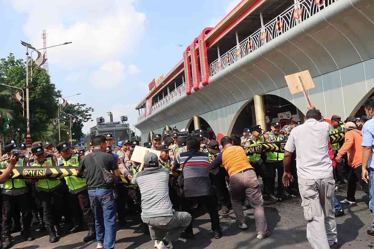 Polres Kebumen Gelar Simulasi Aksi Demo Anarkis