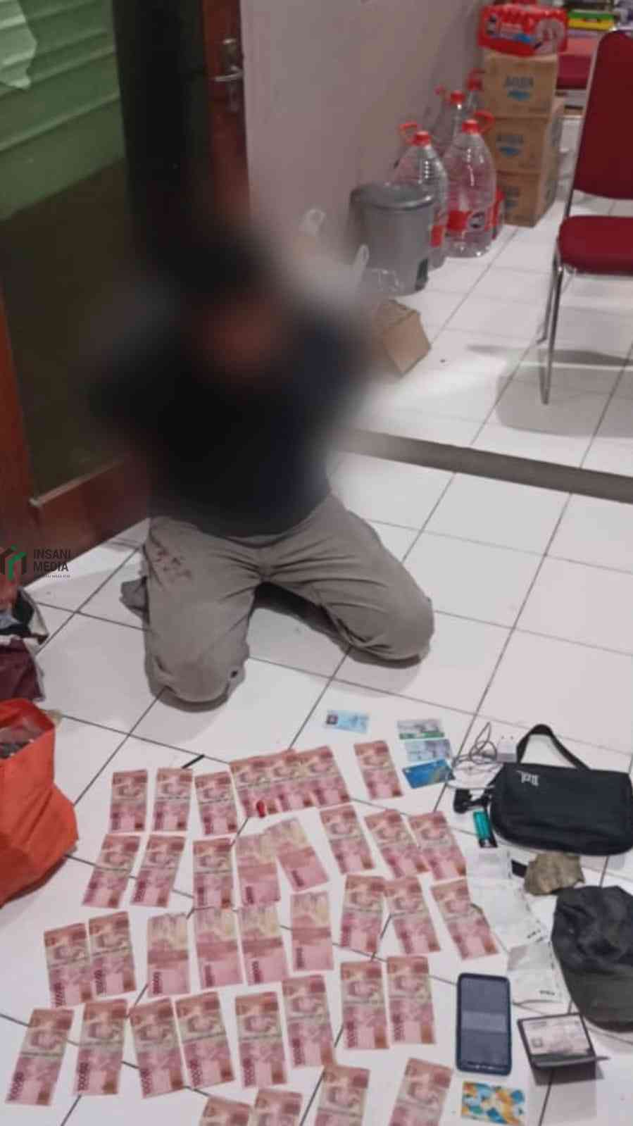 SJ 57 Terduga Pelaku Pengedar Uang Palsu di Kota Blitar Dibekuk Polisi dengan Barang Bukti Puluhan Lembar Uang Palsu