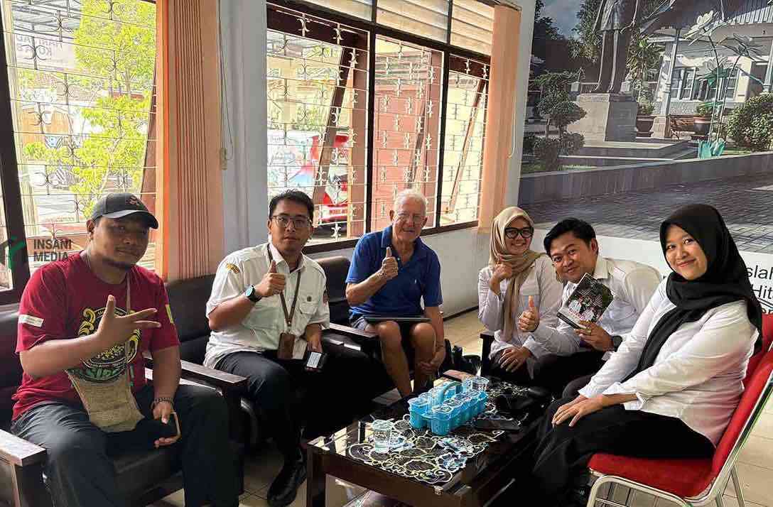 WN Belanda Telusuri Blitar, Cari Jejak Marga Geul, Ada Petunjuk Mantan Pejabat di Kota Blitar Seorang Warga Negara Belanda Anthonius Martinus Geul saat Menelusuri Jejak Leluhurnya di Kota Blitar