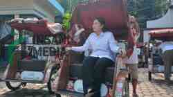 Wawali Blitar Ajak ASN Gunakan Becak Listrik ke Kantor Wali Kota Blitar Elim Tyu Samba Naik Becak ke Kantor untuk Menghemat BBM