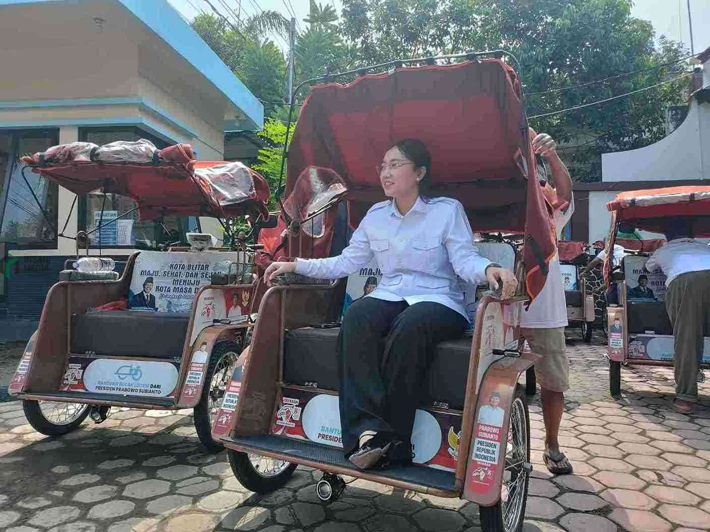 Wawali Blitar Ajak ASN Gunakan Becak Listrik ke Kantor Wali Kota Blitar Elim Tyu Samba Naik Becak ke Kantor untuk Menghemat BBM