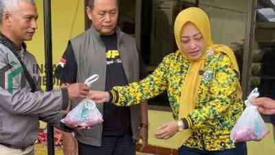 DPD Golkar Kabupaten Blitar Salurkan Hewan Kurban ke Warga Sekitar Sekretariat