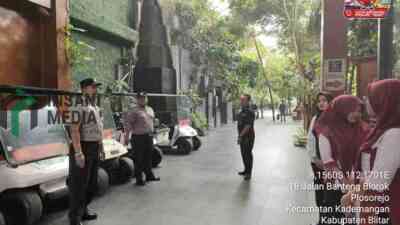 Polisi Jaga Keamanan Wisatawan di Kampung Coklat