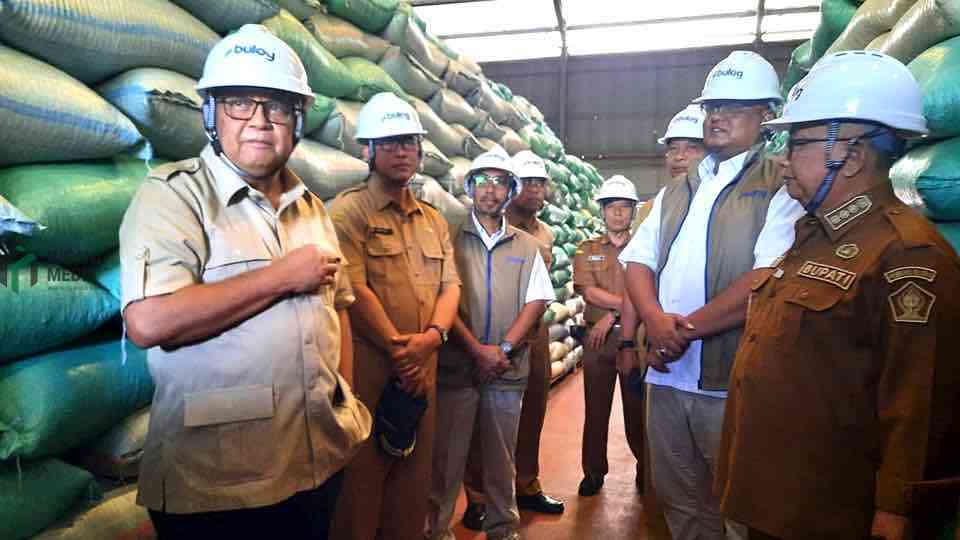 Bupati Blitar Rijanto Memantau Stok Beras di Gudang Bulog