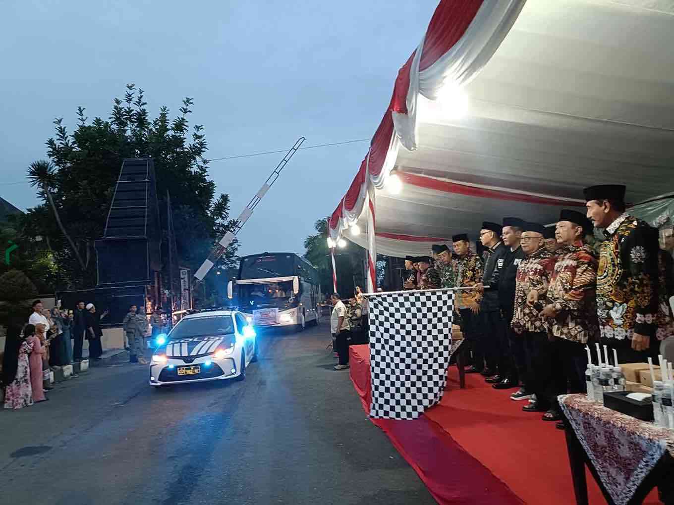 Bupati Blitar Rijanto Memberangkatkan Calon Jamaah Haji Kabupaten Blitar