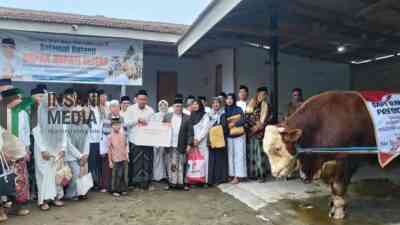 Bupati Rijanto Serahkan Sapi Kurban Presiden 1 Ton di Penataran