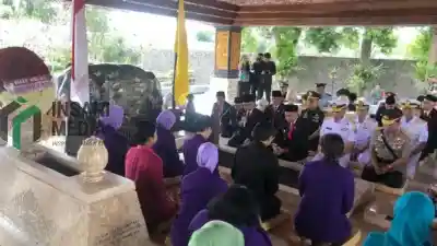 Gubernur Lemhannas Ace Hasan Syadzily Pimpin Ziarah di Makam Bung Karno, Peringati HUT ke-61