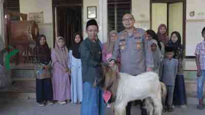 Kapolres Blitar Kunjungi Panti Asuhan Nurul Ilmi Siraman, Beri Bantuan Kambing Kurban