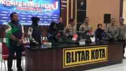Kapolres Blitar Kota AKBP Kalfaris Triwijaya Lalo Menunjukkan Barang Bukti TPPO di Wilayah Hukum Polres Blitar Kota