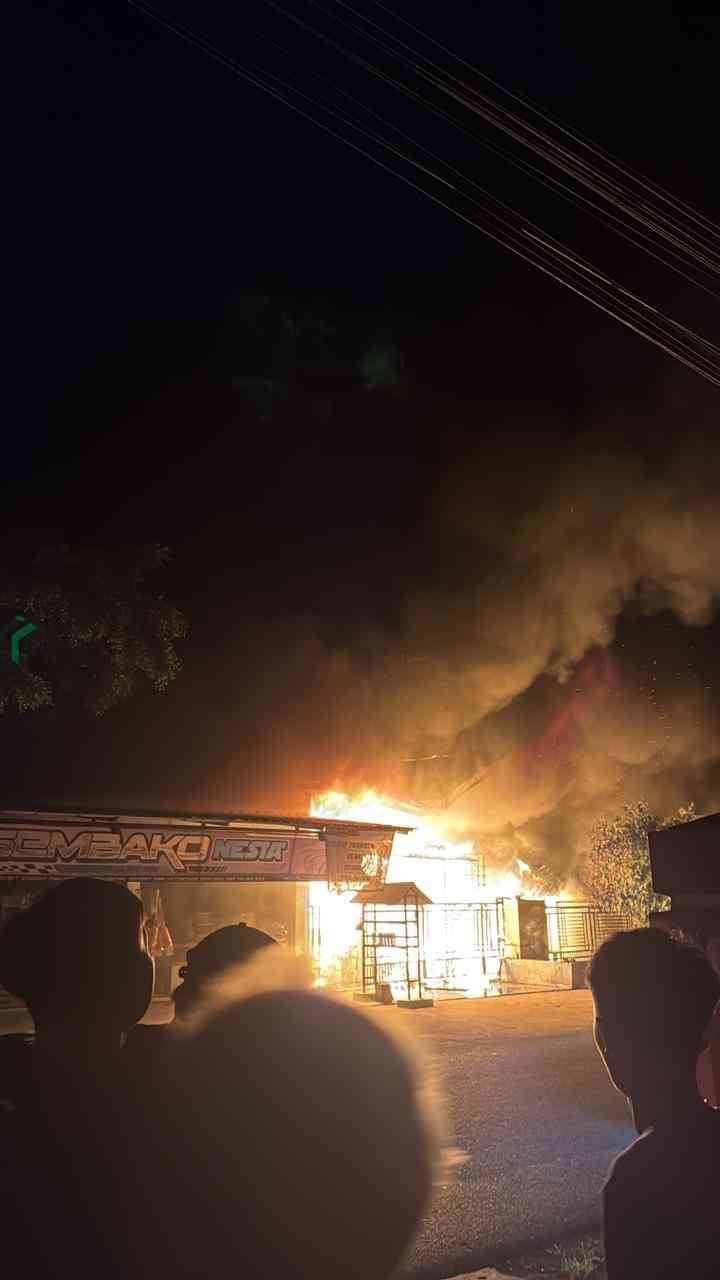 Kebakaran Gudang Sembako di Kelurahan Sukorejo Kecamatan Sutojayan Kabupaten Blitar