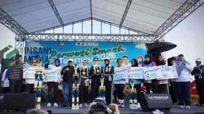 Ketua Perwosi Jawa Timur Arumi Bachsin Dardak Menghadiri Perwosi Penutupan Lomba Bola Voli Perwosi Smash Tourney 2026 di Desa Wonodadi Kecamatan Wonodadi Kabupaten Blitar