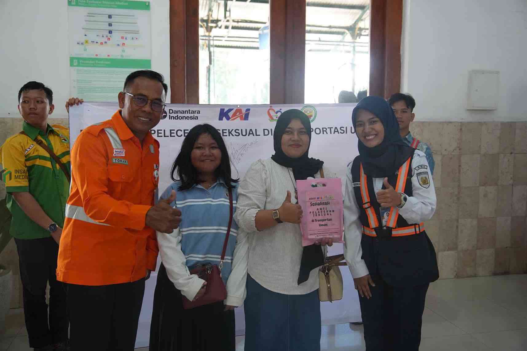 Manager Humas Daop 7 Madiun Tohari Bersama Komunitas Pecinta Kereta Api Ajak Kampanye Anti Pelecehan Seksual