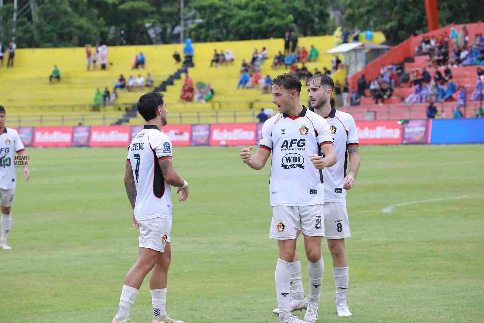 Pemain Persik Kediri Merayakan Kemenangan atas Semen Padang 3 0