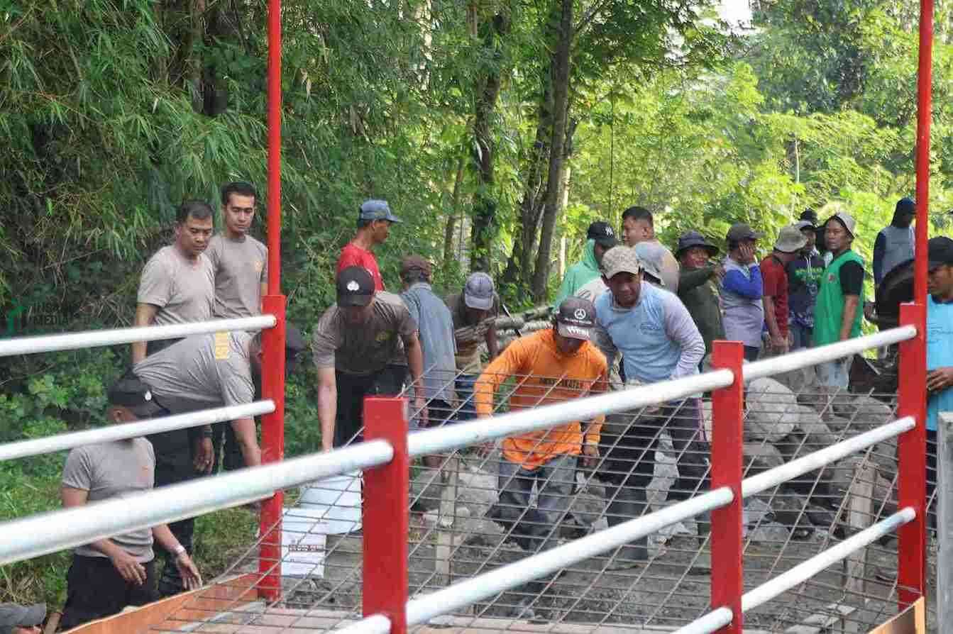 Pembangunan Jembatan Merah Putih Penghubung Desa Ringinanom dan Desa Karanggondang Kecamatan Udanawu Kabupaten Blitar
