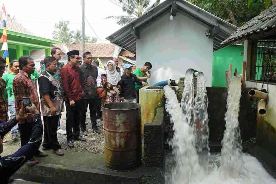 Wabup Purworejo, Dion Agasi Resmikan Pompa Air Tenaga Surya, Ini Kapasitasnya Wakil Bupati Purworejo Dion Agasi Setiabudi Meresmikan Pompa Air Tenaga Surya