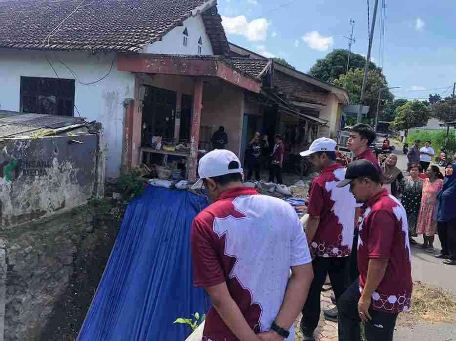 Wali Kota Blitar Syauqul Muhibbin Memeriksa Jembatan Dr Soekandar Kota Blitar yang Ambrol