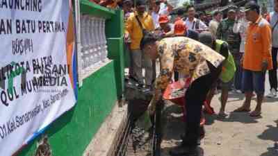 Wali Kota Blitar Syauqul Muhibbin saat Meresmikan Program Pokmas Kelurahan Sananwetan Kecamatan Sananwetan Kota Blitar