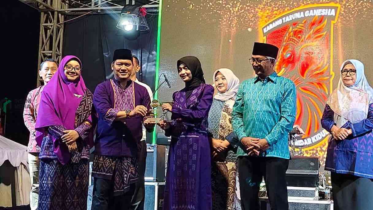 Wali Kota Kediri Vinanda Prameswati saat Membuka Seikat Semarak Seni dan Kuliner Kampung Teluk Ikat