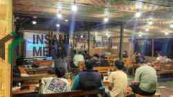 Pecah! Puluhan Penggila Bola Begadang Nobar Prancis vs Norwegia di Warkop Keraton Blitar