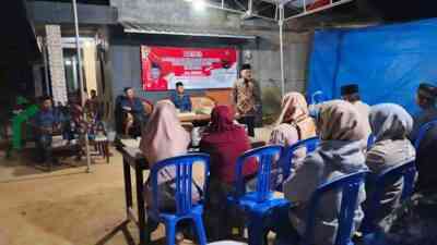 Anggota DPRD Kabupaten Purworejo dari Fraksi PDI Perjuangan Drs. Subeno di Grumbul Tepus Desa Somorejo Kecamatan Bagelen