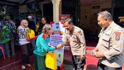 Polsek Talun, Blitar Salurkan Sembako untuk Warga