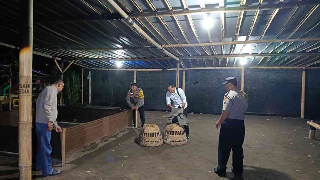 Polsek Garum Bongkar Arena Sabung Ayam Usai Terima Laporan Warga Anggota Polsek Garum Bubarkan Sabung Ayam