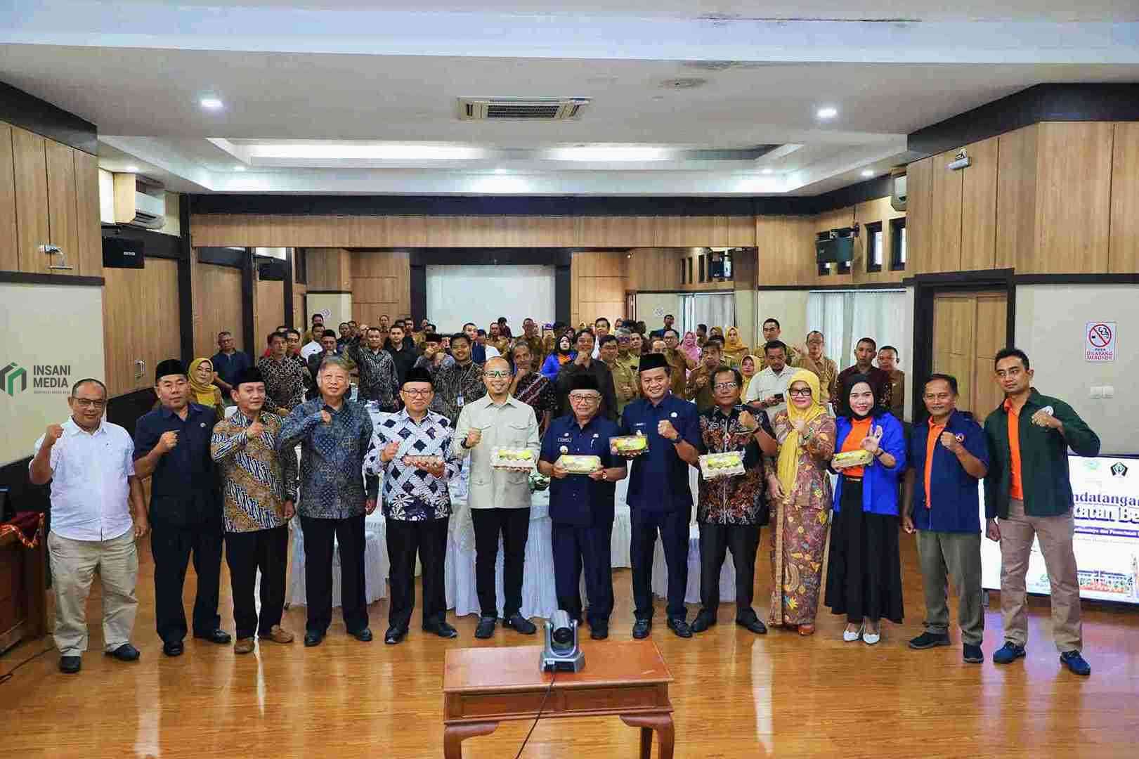 Jalin Kerjasama, Kabupaten Blitar Siap Pasok Telur untuk Kota Tasikmalaya Bupati Blitar Rijanto Menandatangani Kerjasama dengan Pemerintah Kota Tasikmalaya