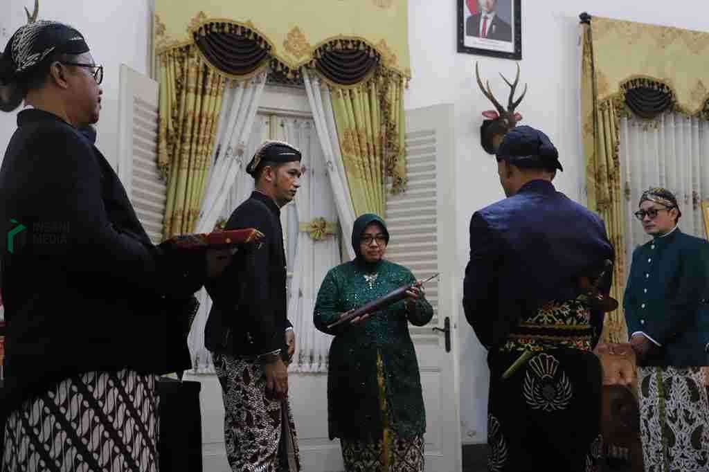 Bupati Purworejo Yuli Hastuti Mulai Tradisi Jamasan Tosan Aji Menyambut tahun Baru Jawa