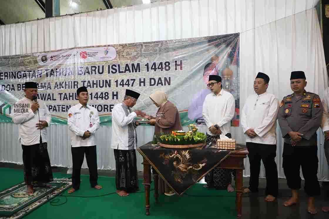 Bupati Purworejo Yuli Hastuti S.H. bersama Wakil Bupati Purworejo Dion Agasi Setiabudi S.I.Kom . M.Si
