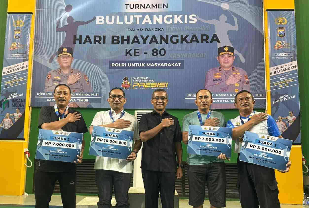Polda Jatim Gelar Turnamen Bulutangkis Piala Kapolda Cup 2026, Polda 2 Raih Juara Utama IMG 20260611 WA0181