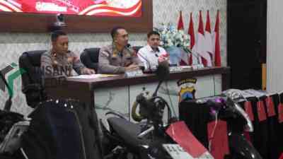Kapolres Kebumen AKBP I Putu Bagus Krisna Purnama Bersama Barang Bukti Motor Hasul Pencurian