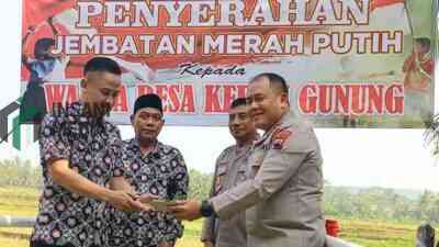 Kapolres Purworejo AKBP Windy Syafutra Meresmikan Jembatan merah Putih